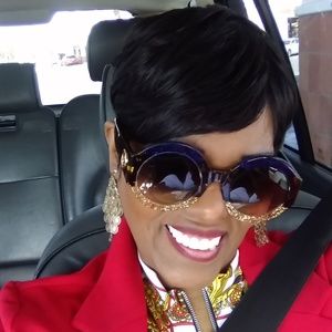 Meet your Posher, Regina